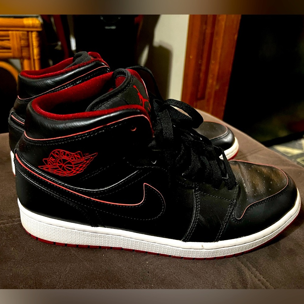 Nike Jordan 1 Black Red’